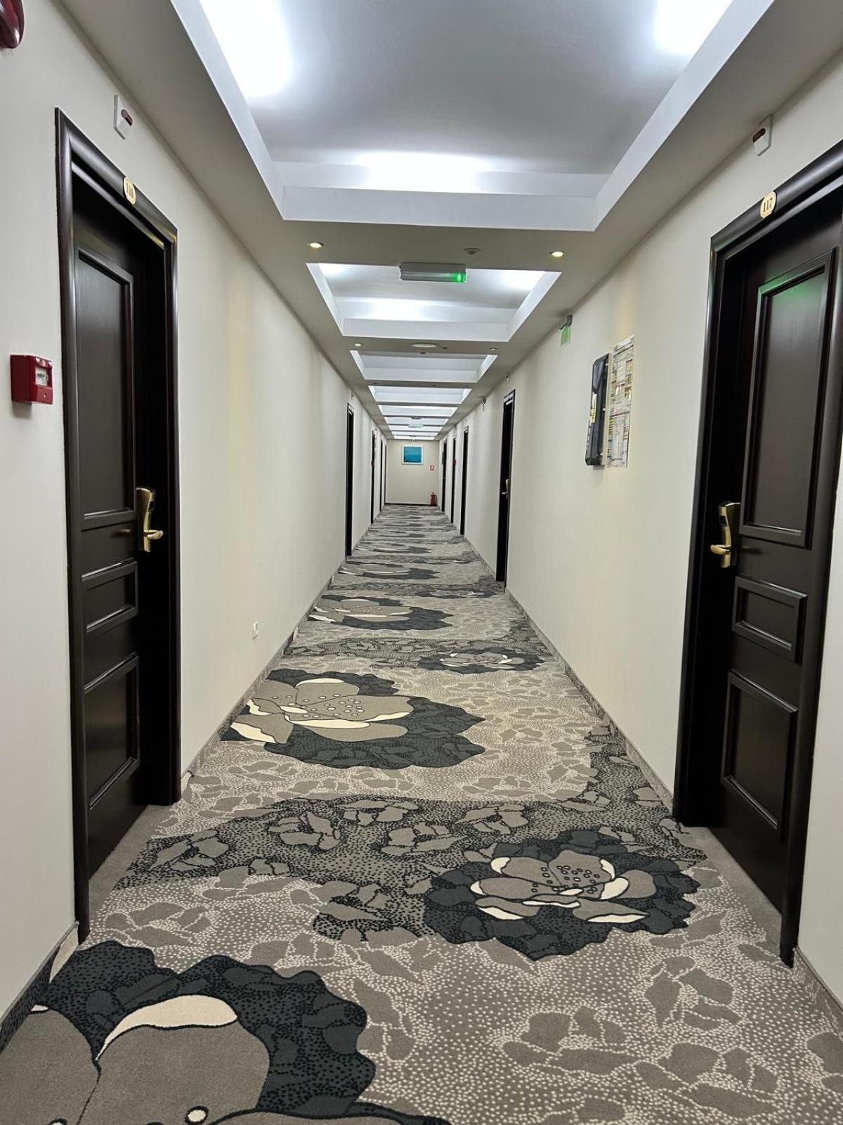 Hotel Bistrita Бакэу Экстерьер фото