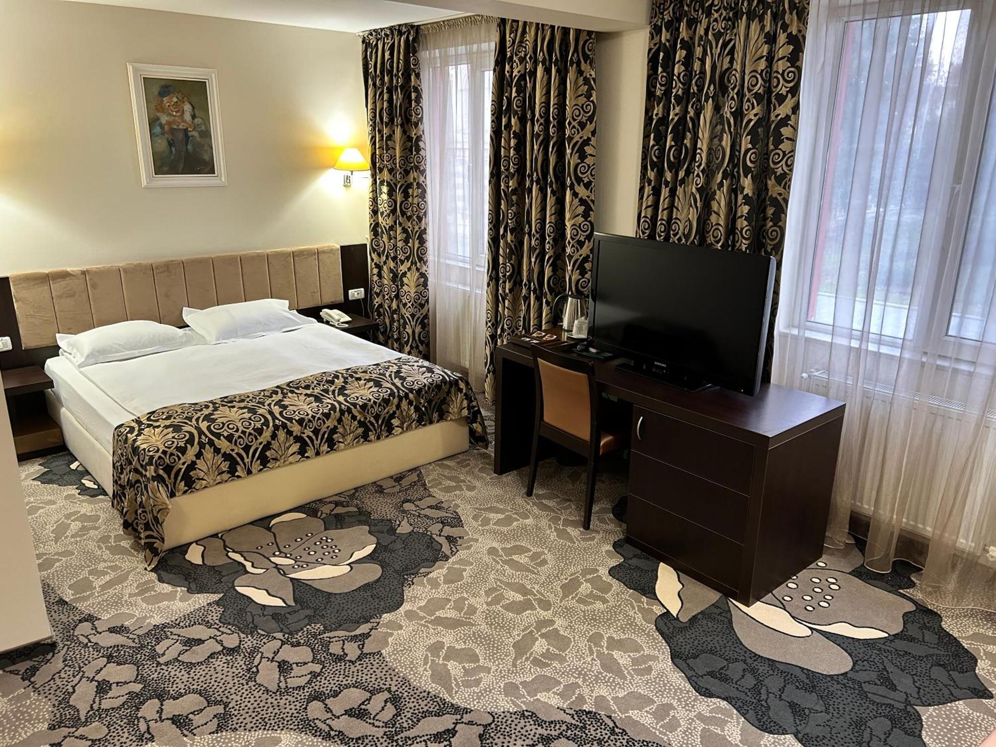 Hotel Bistrita Бакэу Экстерьер фото