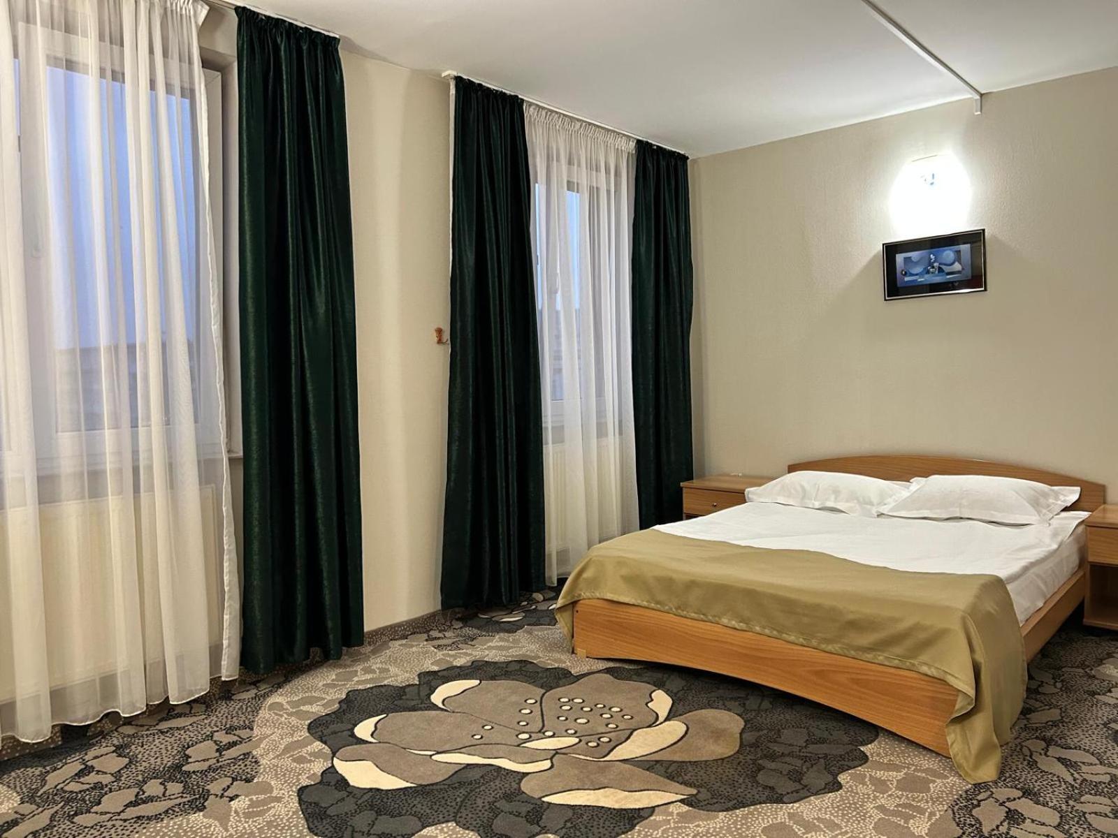 Hotel Bistrita Бакэу Экстерьер фото