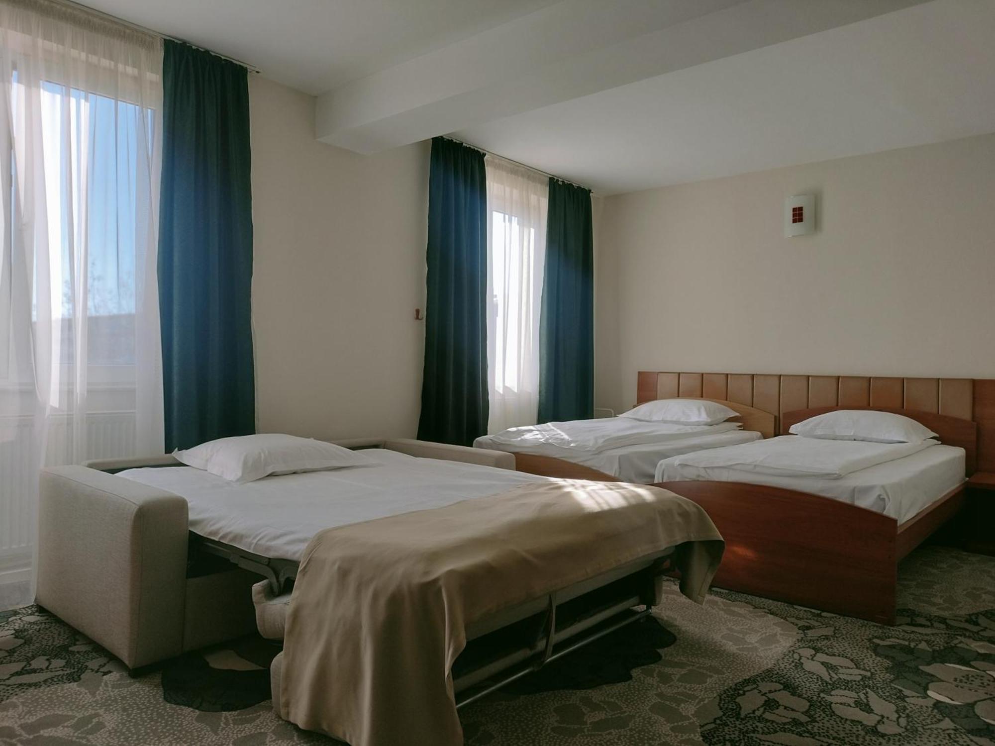 Hotel Bistrita Бакэу Экстерьер фото